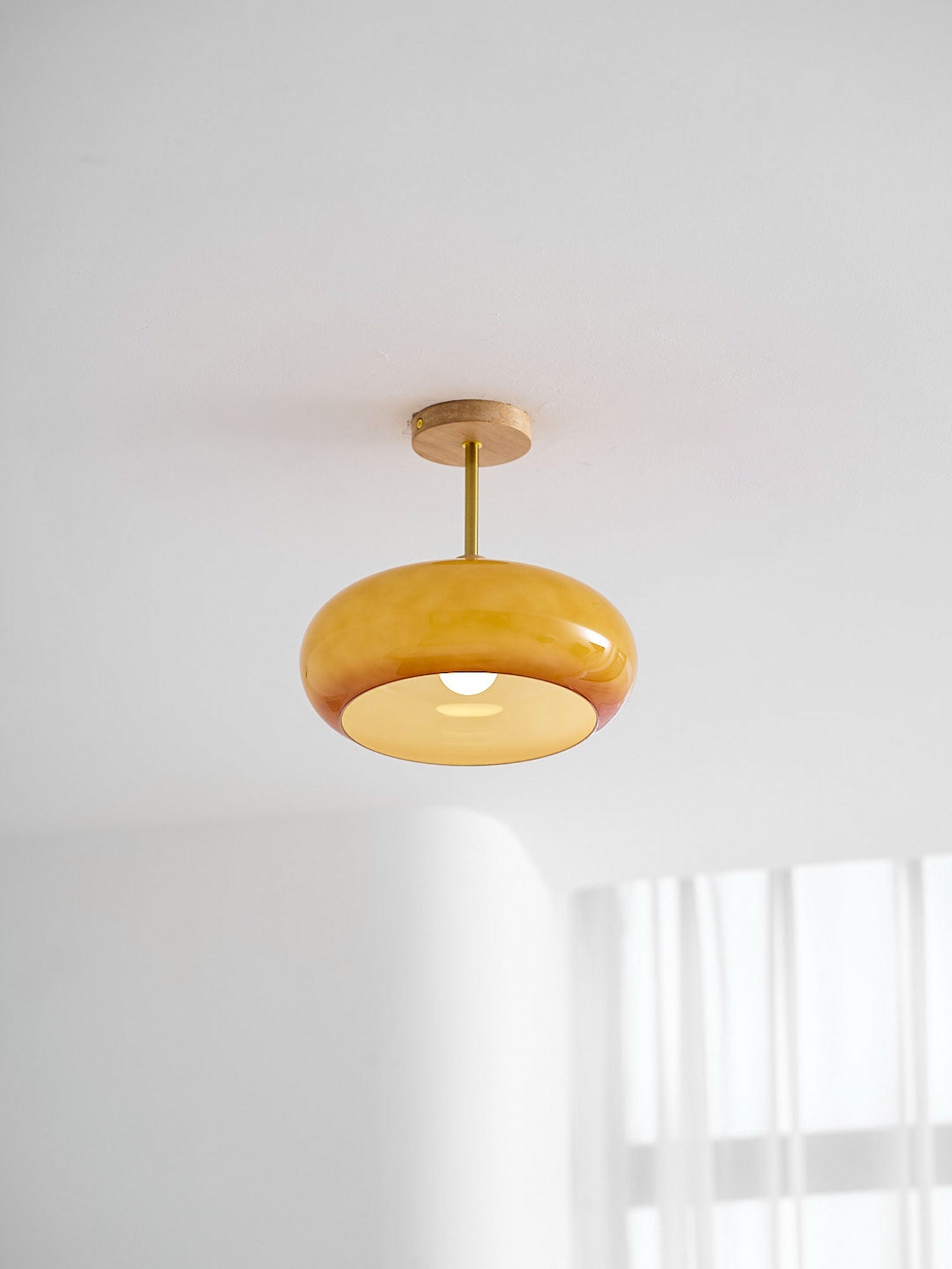 Vintage Bauhaus Plafondlamp met Glazen Schijf – Natuurlijk Houten Frame in Oranje of Wit – Ø28cm Verlichting voor Mid-Century Modern Interieur | Sansoti