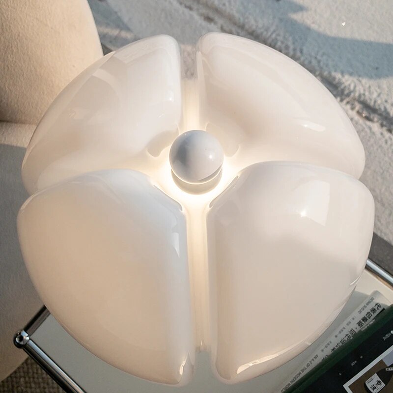 Tischlampe Blumenform – Moderne Designerlampe mit sanfter Stimmungsbeleuchtung | Restfield