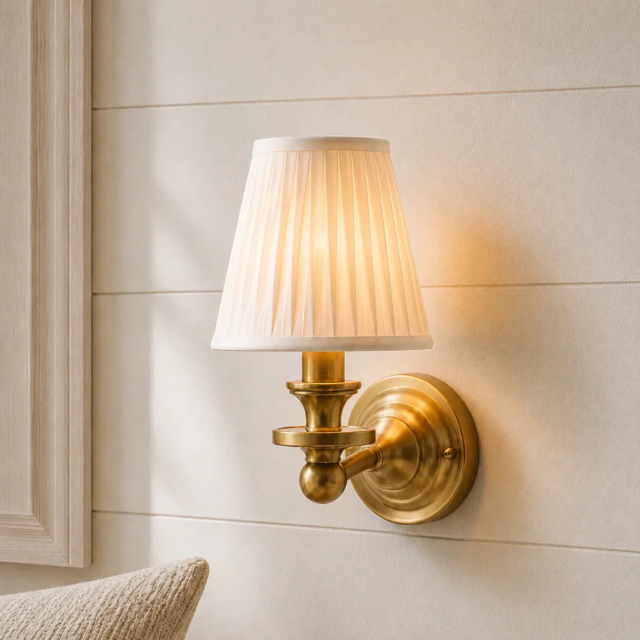Vintage Wandlamp met Linnen Kap en Messing Armatuur – Retro Design voor Slaapkamer en Woonkamer | Sansoti