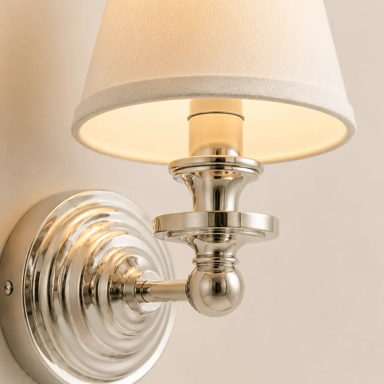 Vintage Wandlamp met Linnen Kap en Messing Armatuur – Retro Design voor Slaapkamer en Woonkamer | Sansoti