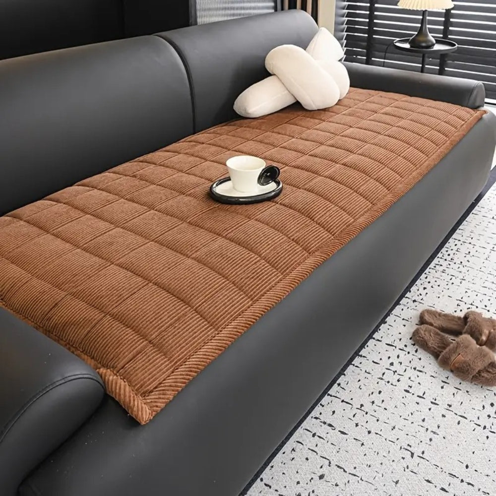 Gestoffeerde Bankhoes met Gequilte Textuur Antislip Meubelbescherming voor Moderne Woonkamer Interieur | Sansoti