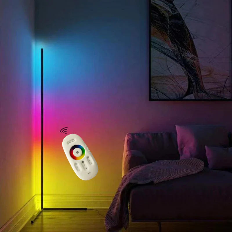 Moderne Eck-Stehleuchte mit integrierter LED-Beleuchtung und schlankem, platzsparendem Design | Restfield
