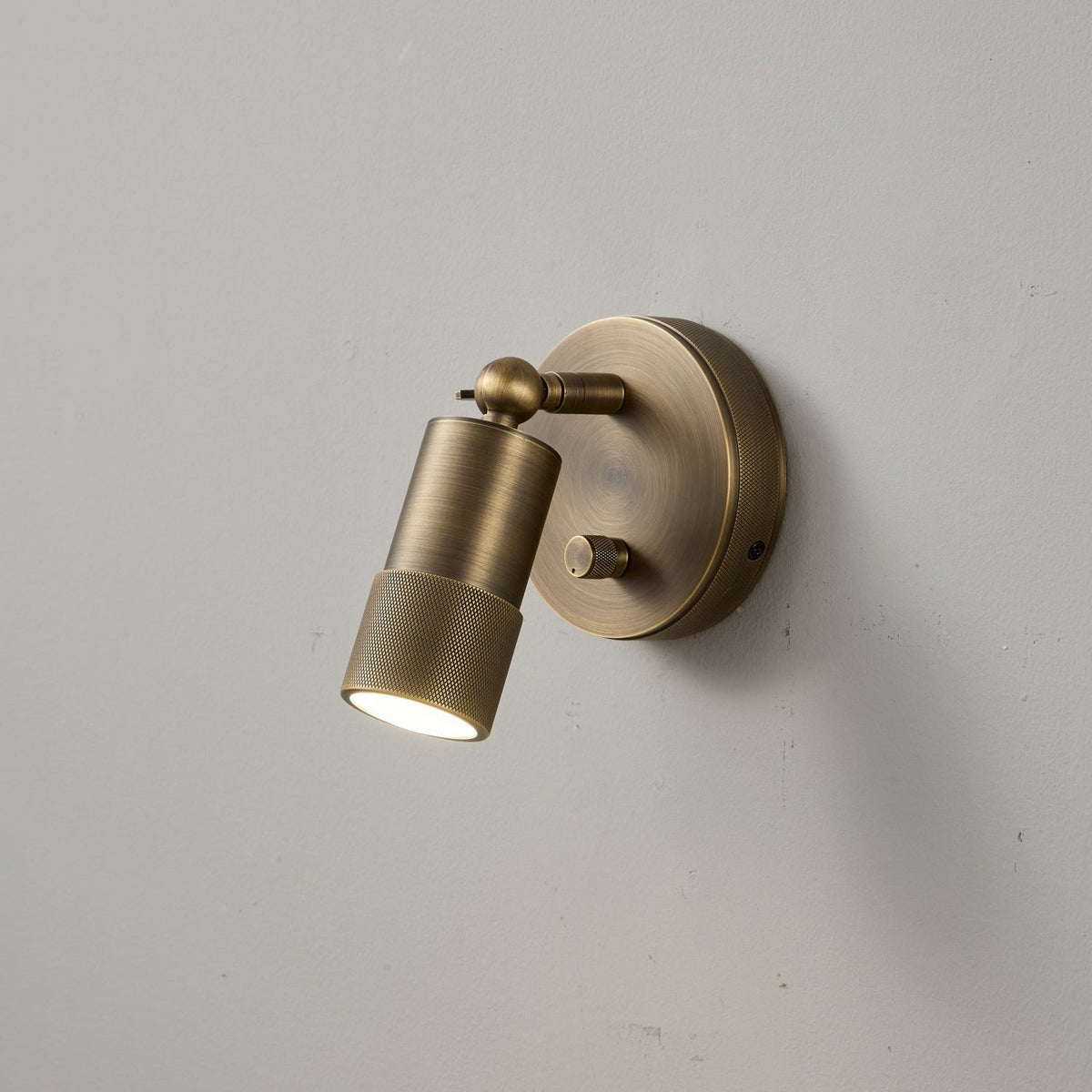 Antique Brass Wall Lamp Integrated LED Lighting Hardwired Warm Light 4500K for Living Room Hallway Bedroom | Sansoti