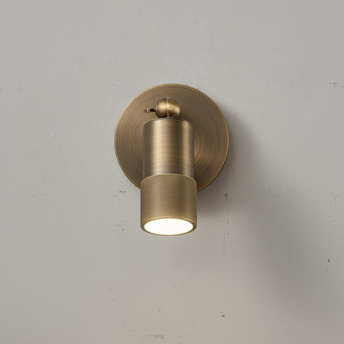 Antique Brass Wall Lamp Integrated LED Lighting Hardwired Warm Light 4500K for Living Room Hallway Bedroom | Sansoti