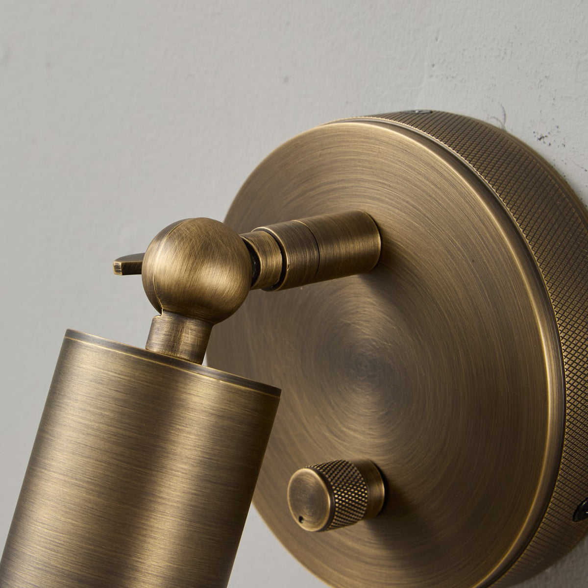 Antique Brass Wall Lamp Integrated LED Lighting Hardwired Warm Light 4500K for Living Room Hallway Bedroom | Sansoti
