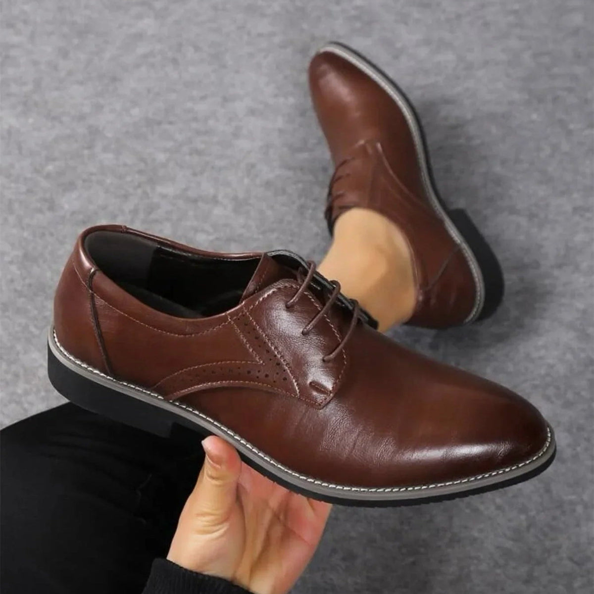 Heren Oxford Schoenen met Gesloten Vetersysteem en Brogue Details voor Zakelijk Formeel Gebruik Klassiek | Sansoti