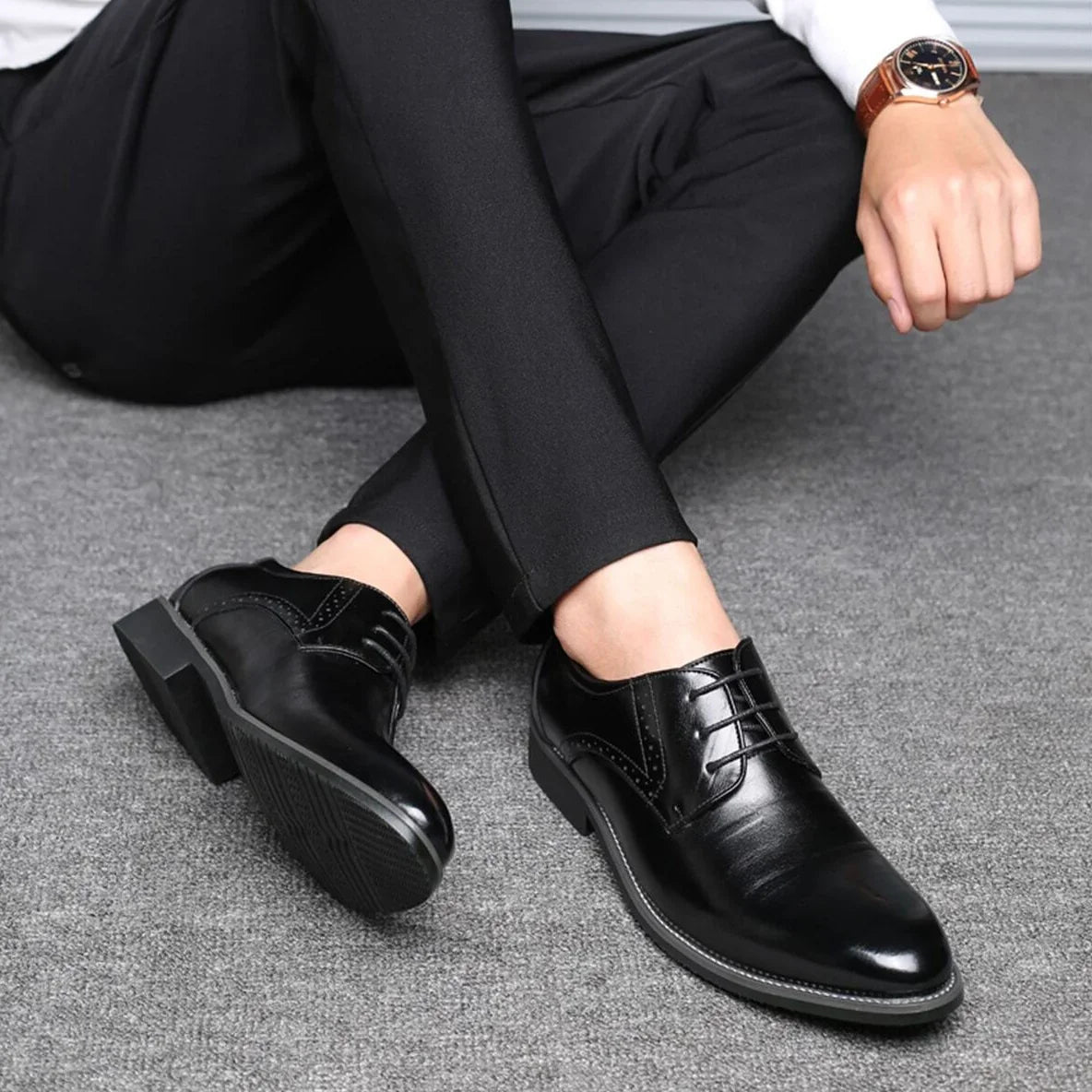 Heren Oxford Schoenen met Gesloten Vetersysteem en Brogue Details voor Zakelijk Formeel Gebruik Klassiek | Sansoti