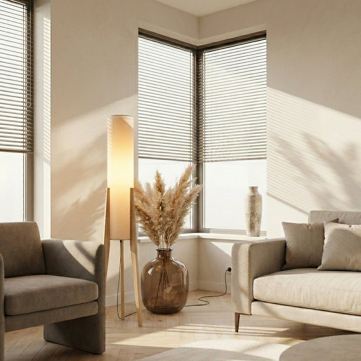 Staande Vloerlamp Notenhout met Linnen Kap en LED-Verlichting voor Sfeervolle Woonkamer en Slaapkamer | Sansoti