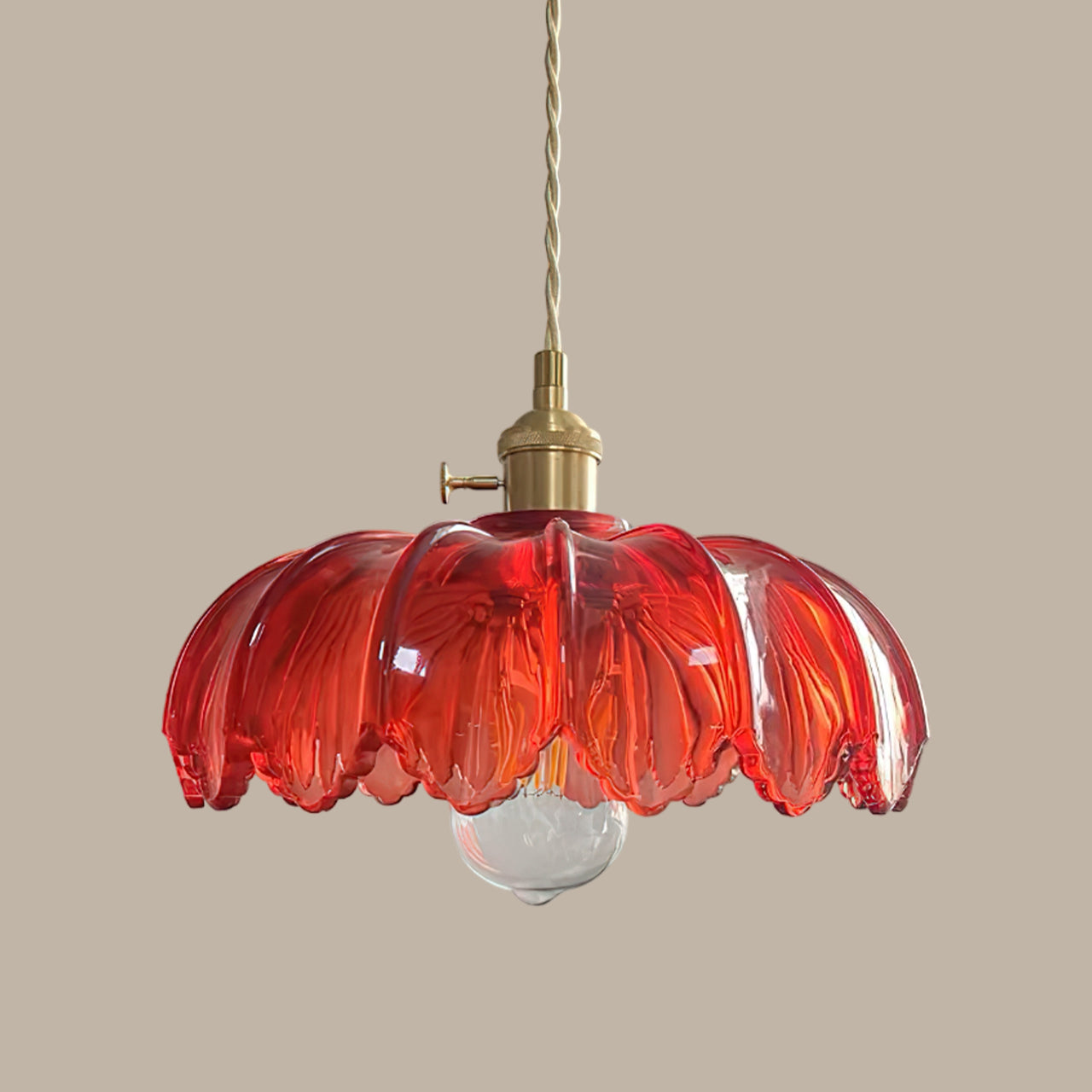 Retro Hanglamp met Bloembladkap en Messing Armatuur – Vintage Elegantie in Zes Glaskleuren – Enkele of Drievoudige Lichtpunten | Sansoti