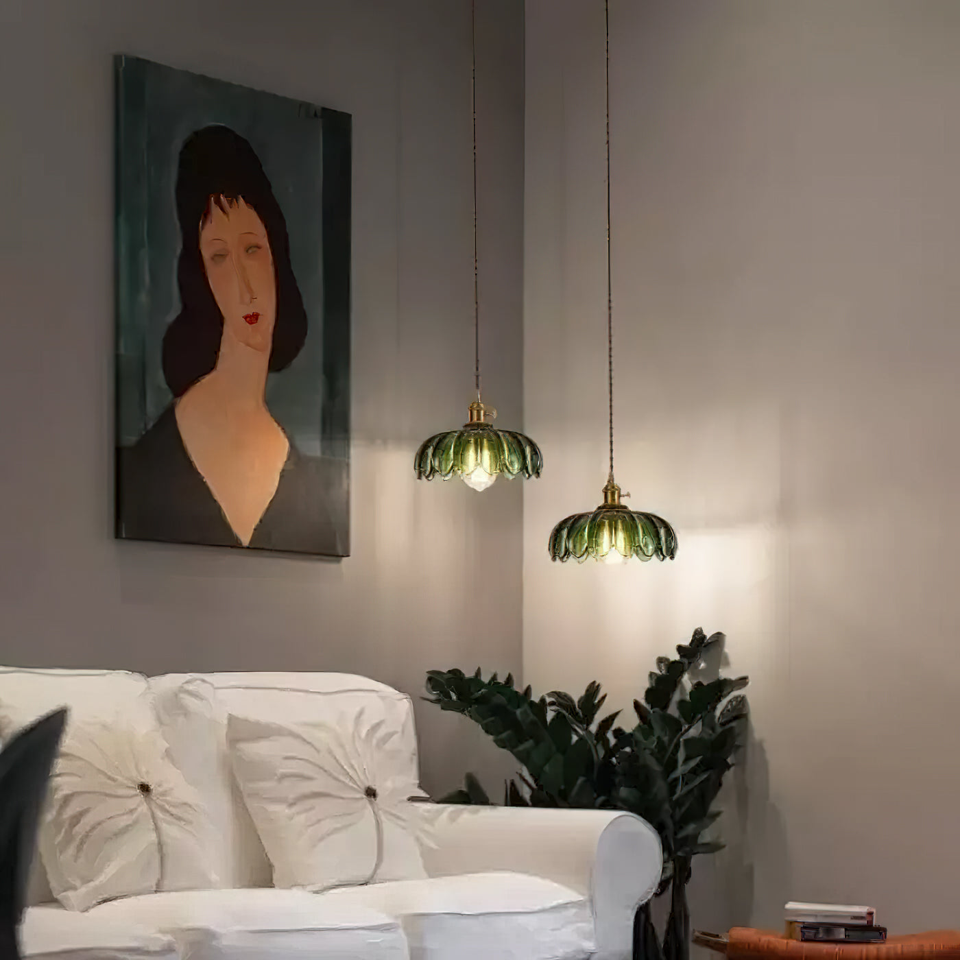 Retro Hanglamp met Bloembladkap en Messing Armatuur – Vintage Elegantie in Zes Glaskleuren – Enkele of Drievoudige Lichtpunten | Sansoti