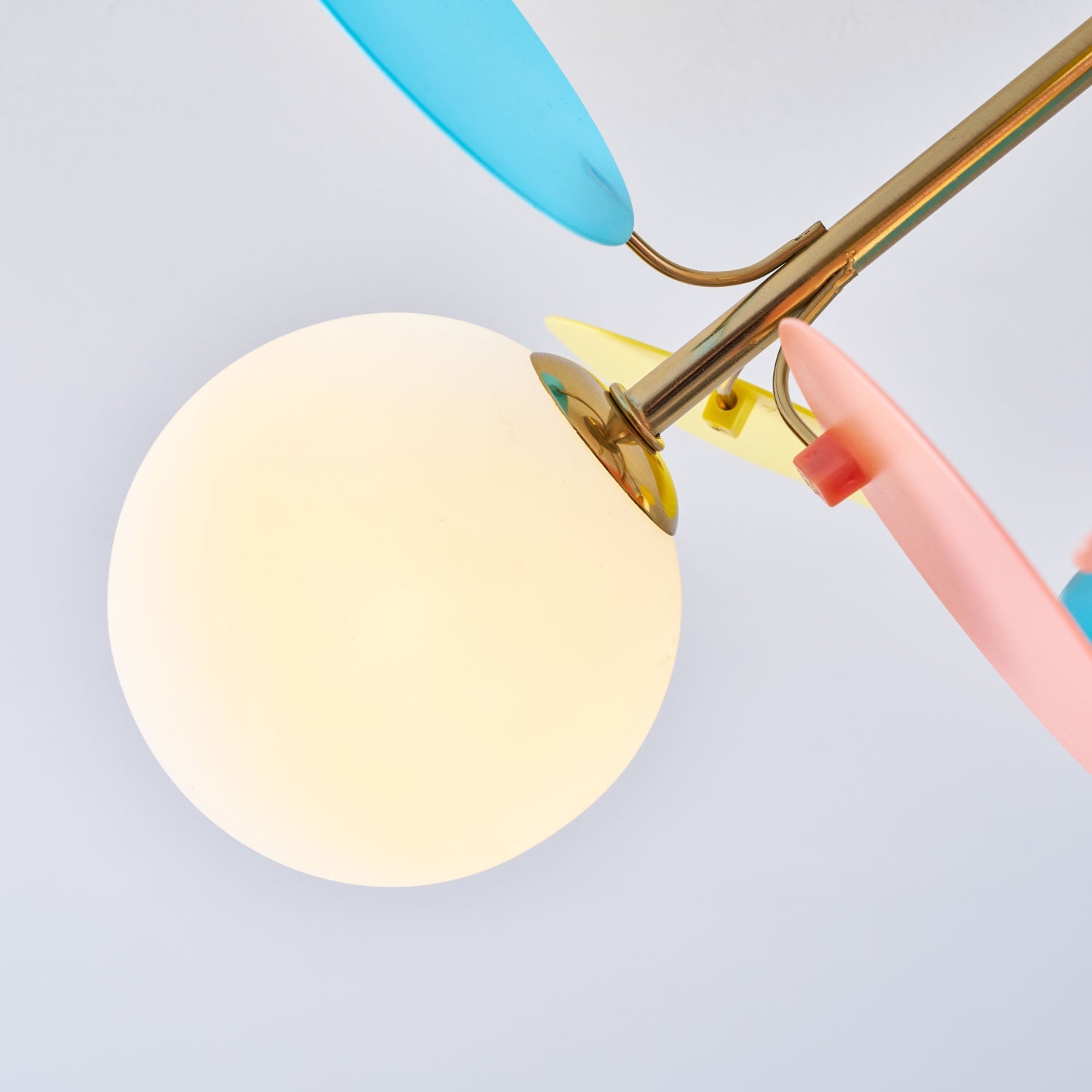 Ronde Plafondlamp met Acryl Bladeren – Macaron Pastelkleuren – 1, 4, 6 of 8 Lichtpunten – G9 Fitting – Scandinavisch Design voor Kinderkamer, Woonkamer en Kantoor | Sansoti