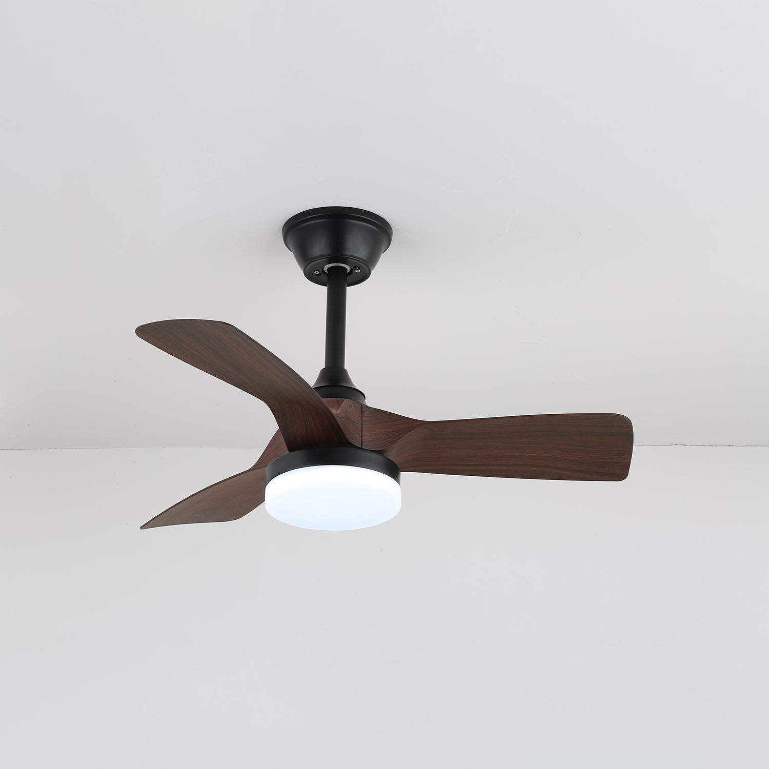 Ventilateur de plafond minimaliste Orlen avec aspect bois et éclairage 81 cm | Ventilateur de plafond scandinave avec lampe | Télécommande 6 vitesses | Ventilateur de plafond design nordique | Sansoti