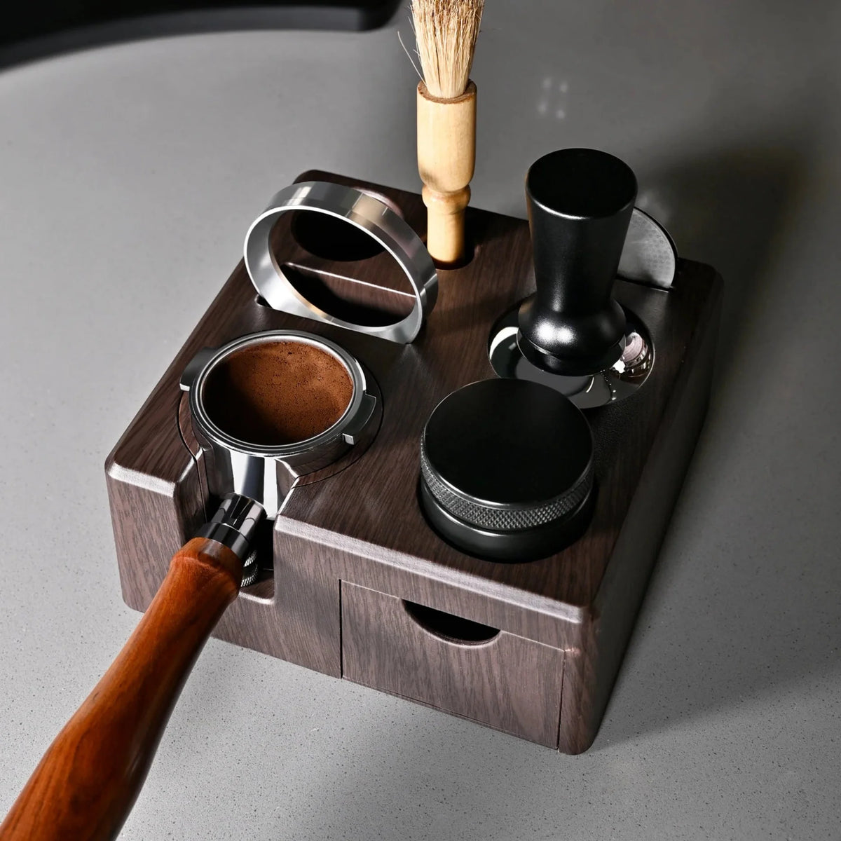 Espresso-Tampingstation mit Werkzeughalter, Schwarz, Weiß, Holzoptik, Organizer, Kaffee- und Barista-Zubehör | Sansoti