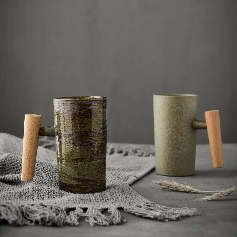 Keramischer Trinkbecher 220ml in Erdtönen mit Holzgriff und Naturmotiven für Tee, Kaffee, Latte und Cappuccino | Sansoti