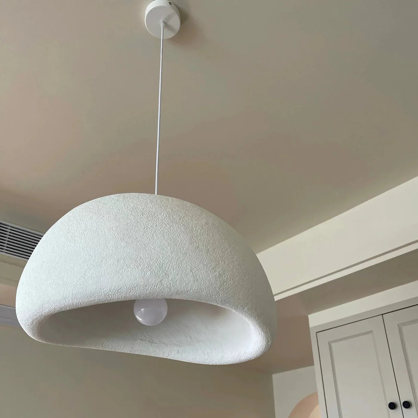 Minimalistische Hanglamp met Natuurlijke Textuur en Warm Sfeerlicht voor Eetkamer en Woonkamer | Sansoti