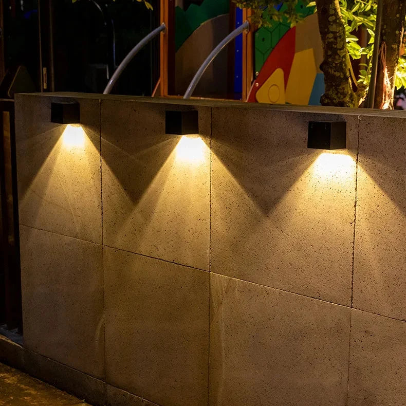 Vierkante Solarwandlamp ABS 8x8cm Warmwit LED Buitenverlichting Tuinpad Terras IP65 Oplaadbaar Waterdicht | Sansoti
