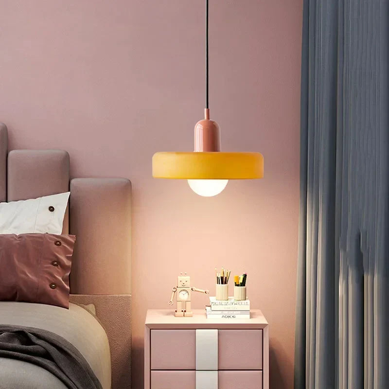 Glas-Hängeleuchte mit farbiger Kugel für Esszimmer und Schlafzimmer, moderne Designbeleuchtung, stimmungsvolle Deckenleuchte für den Innenbereich | Sansoti