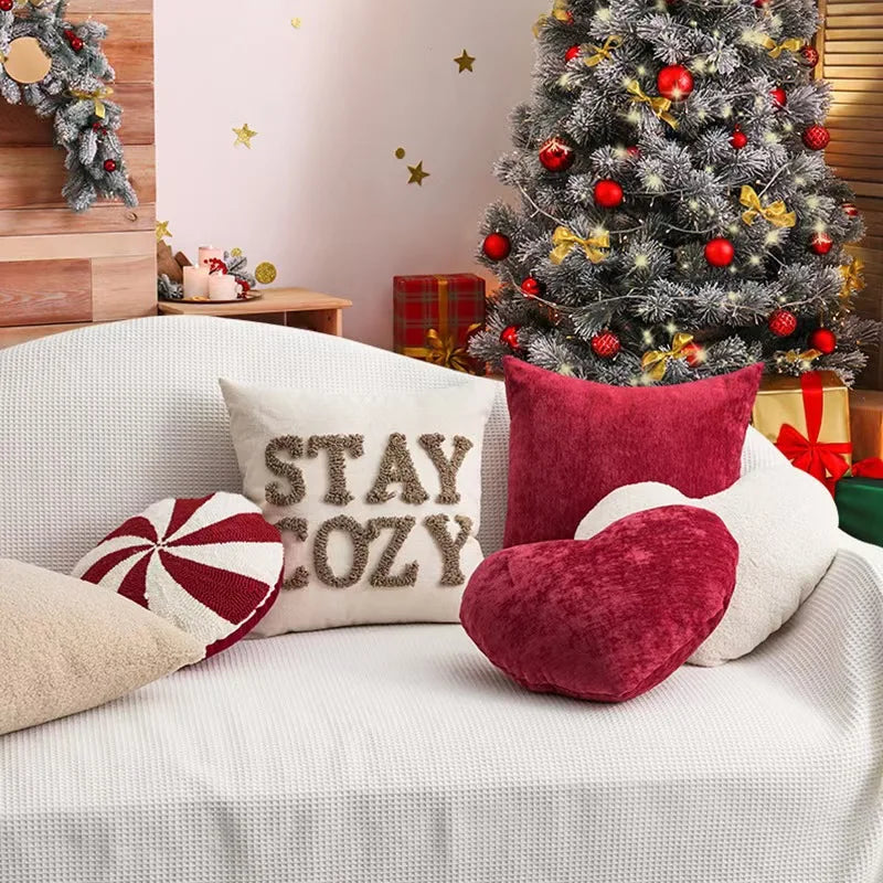 Świąteczna poduszka dekoracyjna Candy Cane czerwono-biała z miękkiego aksamitu, odświętna poduszka ozdobna z wzorem Candycane do salonu | Sansoti