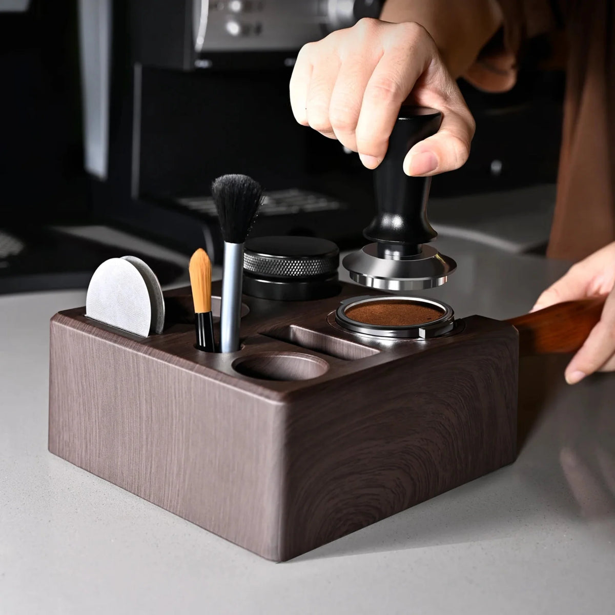 Espresso-Tampingstation mit Werkzeughalter, Schwarz, Weiß, Holzoptik, Organizer, Kaffee- und Barista-Zubehör | Sansoti