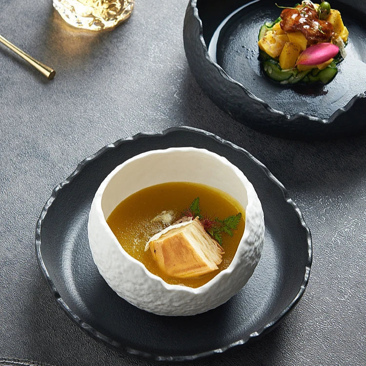 Sculptural Serveerkom van Porselein voor Desserts en Hapjes in Modern Minimalistisch Design | Sansoti