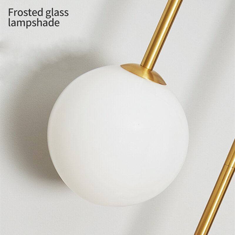 Goudkleurige Wandlamp met Wit Glazen Bol – Modern Scandinavisch Design voor Hal & Gang | Sansoti