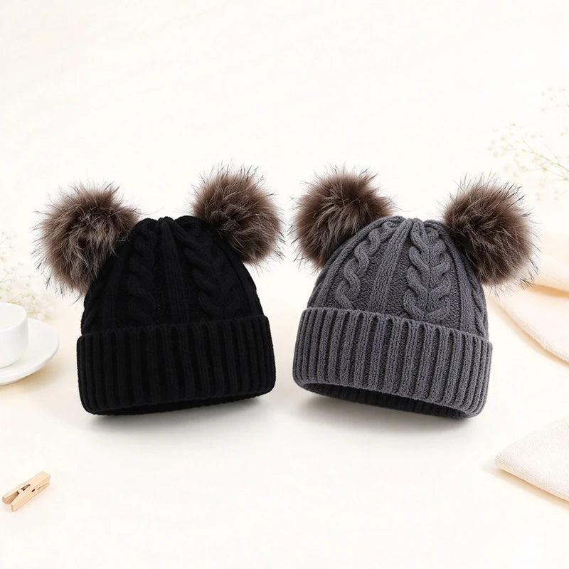 Gebreide Wintermuts met Dubbele Pompons voor Dames Warm Outdoor Accessoire Rekbaar Effen Kleur Casual | Sansoti