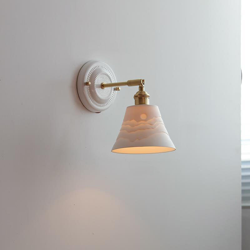 Vintage-Wandleuchte mit plissiertem Schirm, Messingarm und Keramik für Schlafzimmer, Wohnzimmer und Arbeitszimmer, stimmungsvolle Beleuchtung, Retro | Sansoti