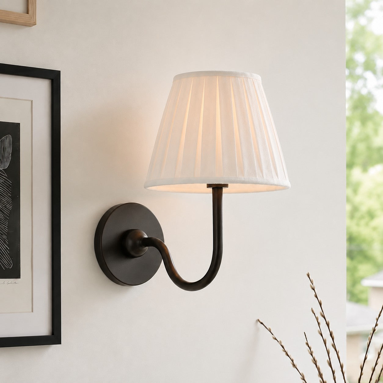 Wandlamp met Geplisseerde Stoffen Kap – Klassieke Verlichting voor Slaapkamer en Woonkamer | Sansoti