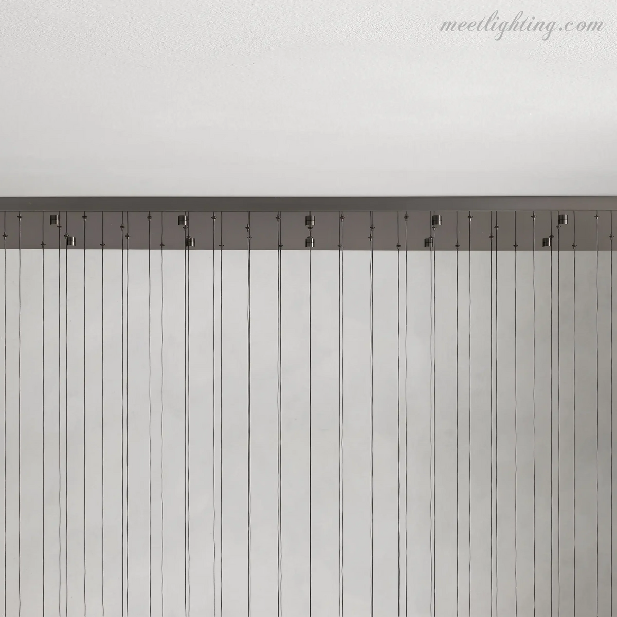 Lustre linéaire avec lampes LED réglables adapté à la salle à manger et à la cuisine en verre fabriqué à la main au design moderne | Sansoti