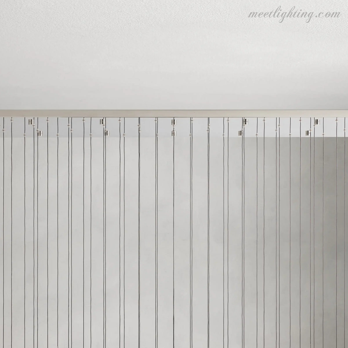 Lustre linéaire avec lampes LED réglables adapté à la salle à manger et à la cuisine en verre fabriqué à la main au design moderne | Sansoti
