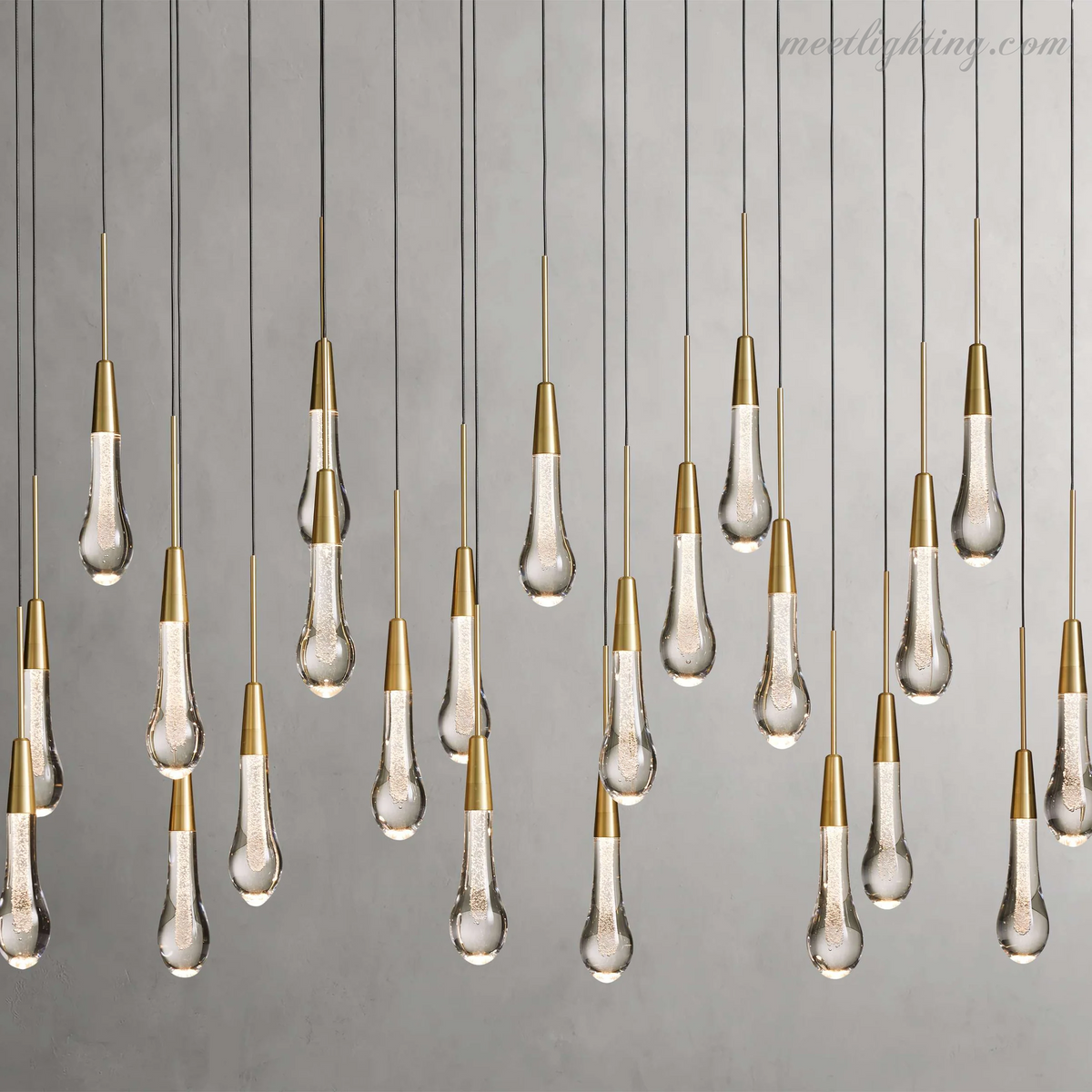 Lustre linéaire avec lampes LED réglables adapté à la salle à manger et à la cuisine en verre fabriqué à la main au design moderne | Sansoti