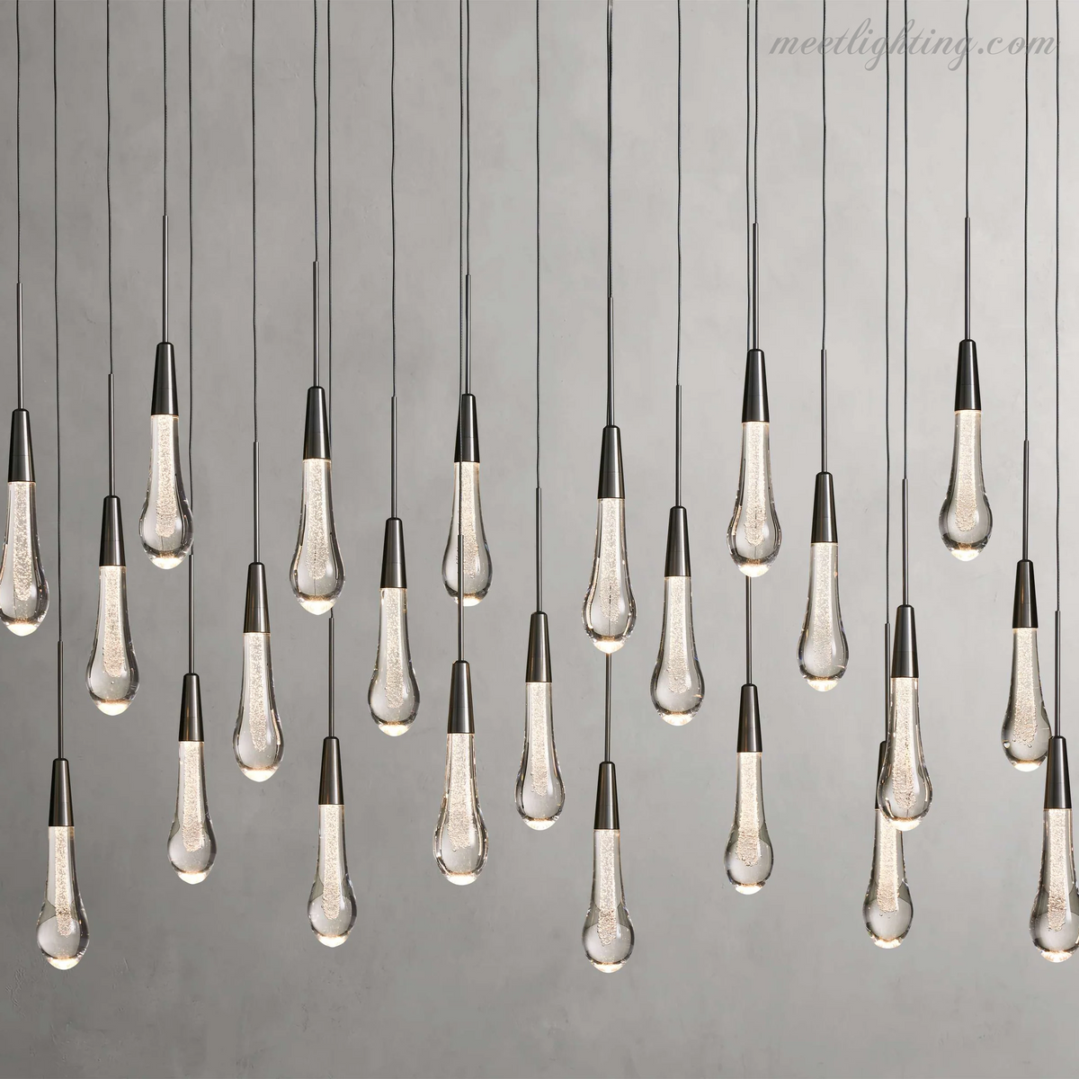 Lustre linéaire avec lampes LED réglables adapté à la salle à manger et à la cuisine en verre fabriqué à la main au design moderne | Sansoti