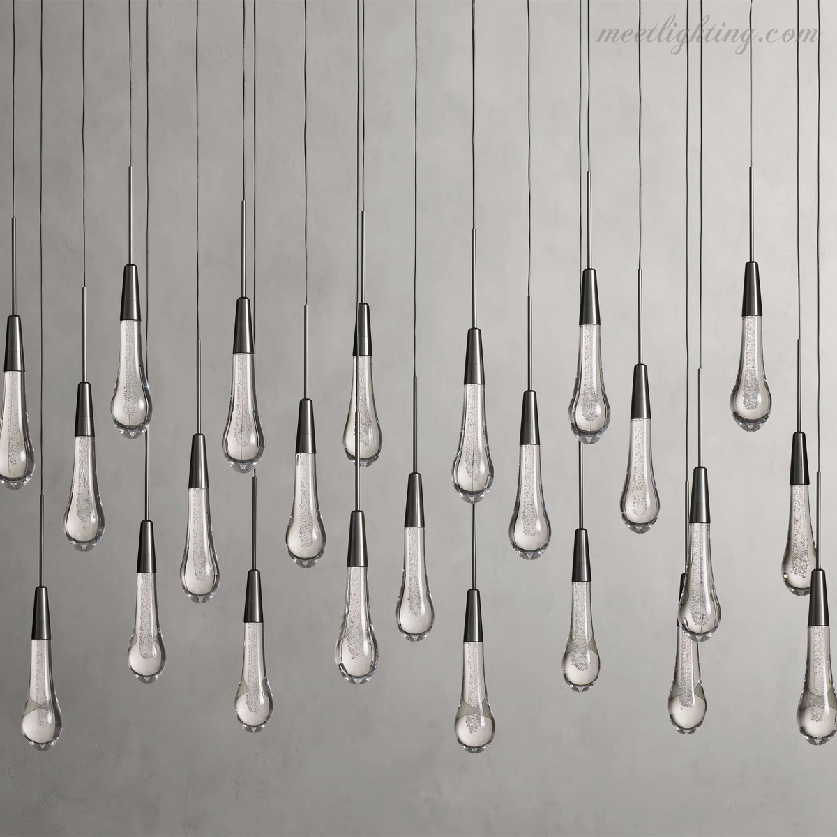 Lustre linéaire avec lampes LED réglables adapté à la salle à manger et à la cuisine en verre fabriqué à la main au design moderne | Sansoti