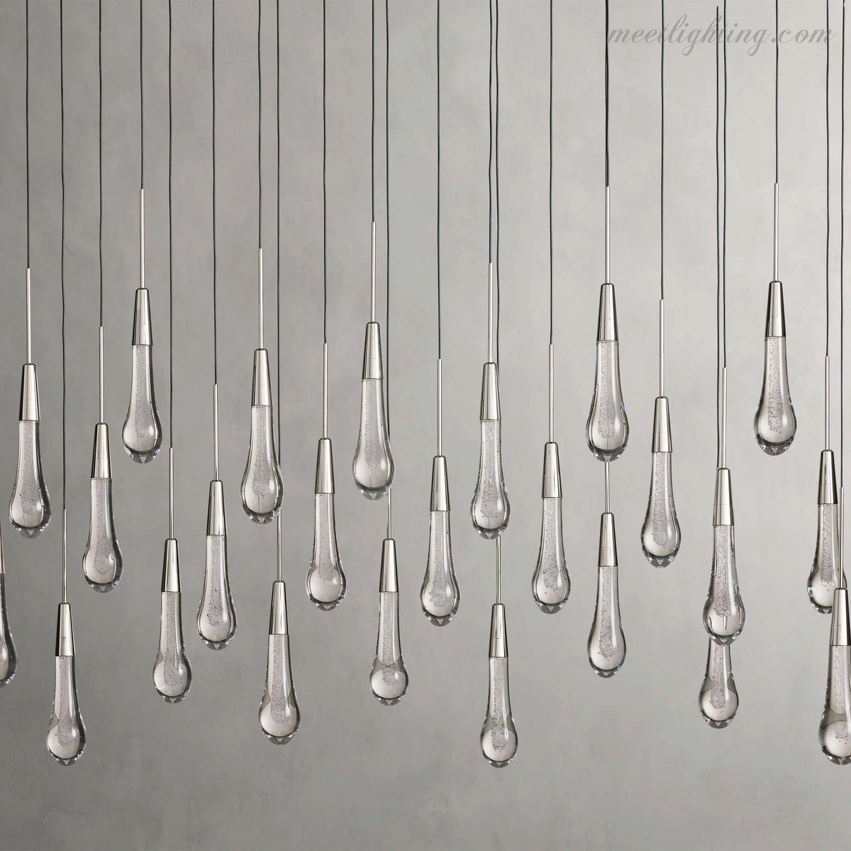Lustre linéaire avec lampes LED réglables adapté à la salle à manger et à la cuisine en verre fabriqué à la main au design moderne | Sansoti