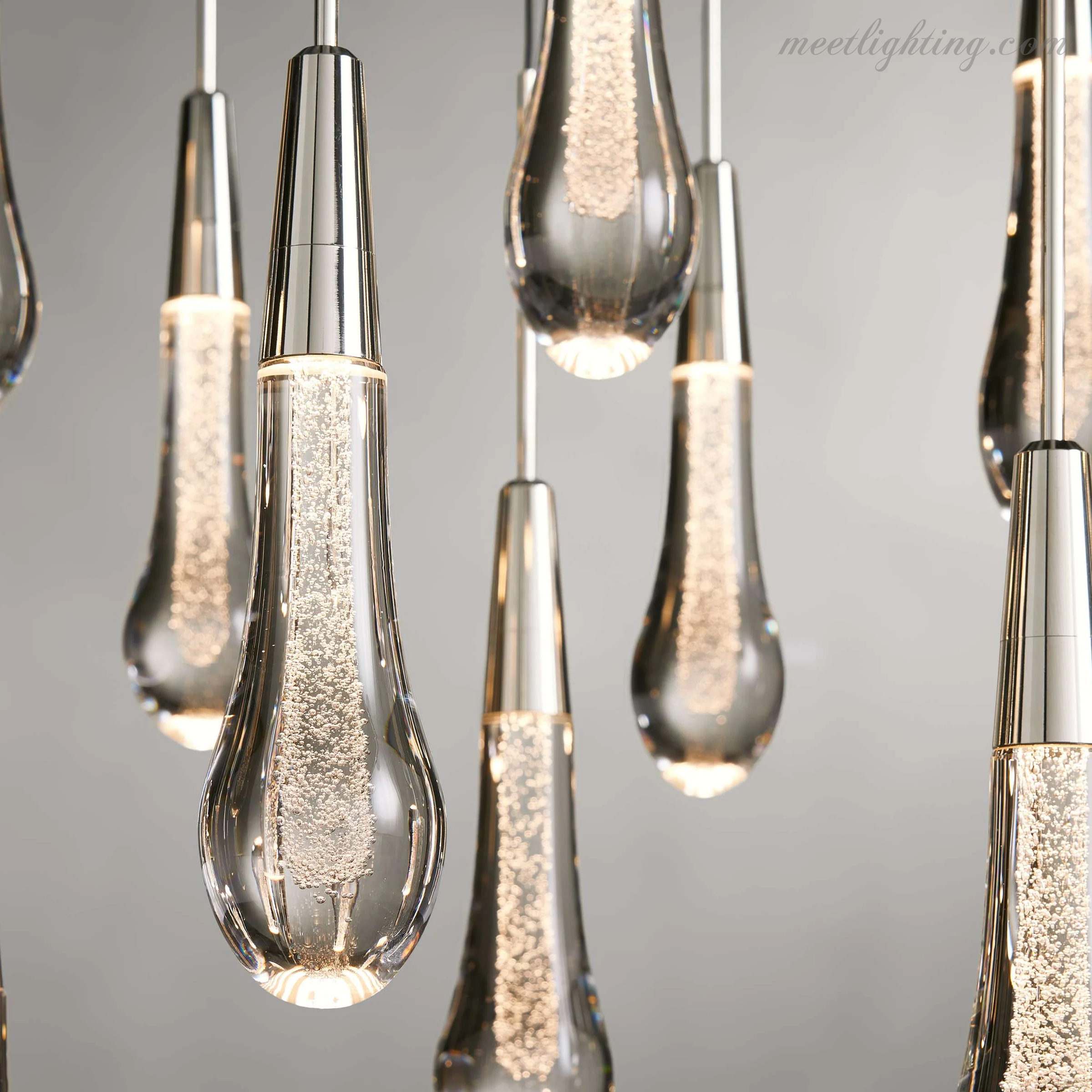 Lustre linéaire avec lampes LED réglables adapté à la salle à manger et à la cuisine en verre fabriqué à la main au design moderne | Sansoti