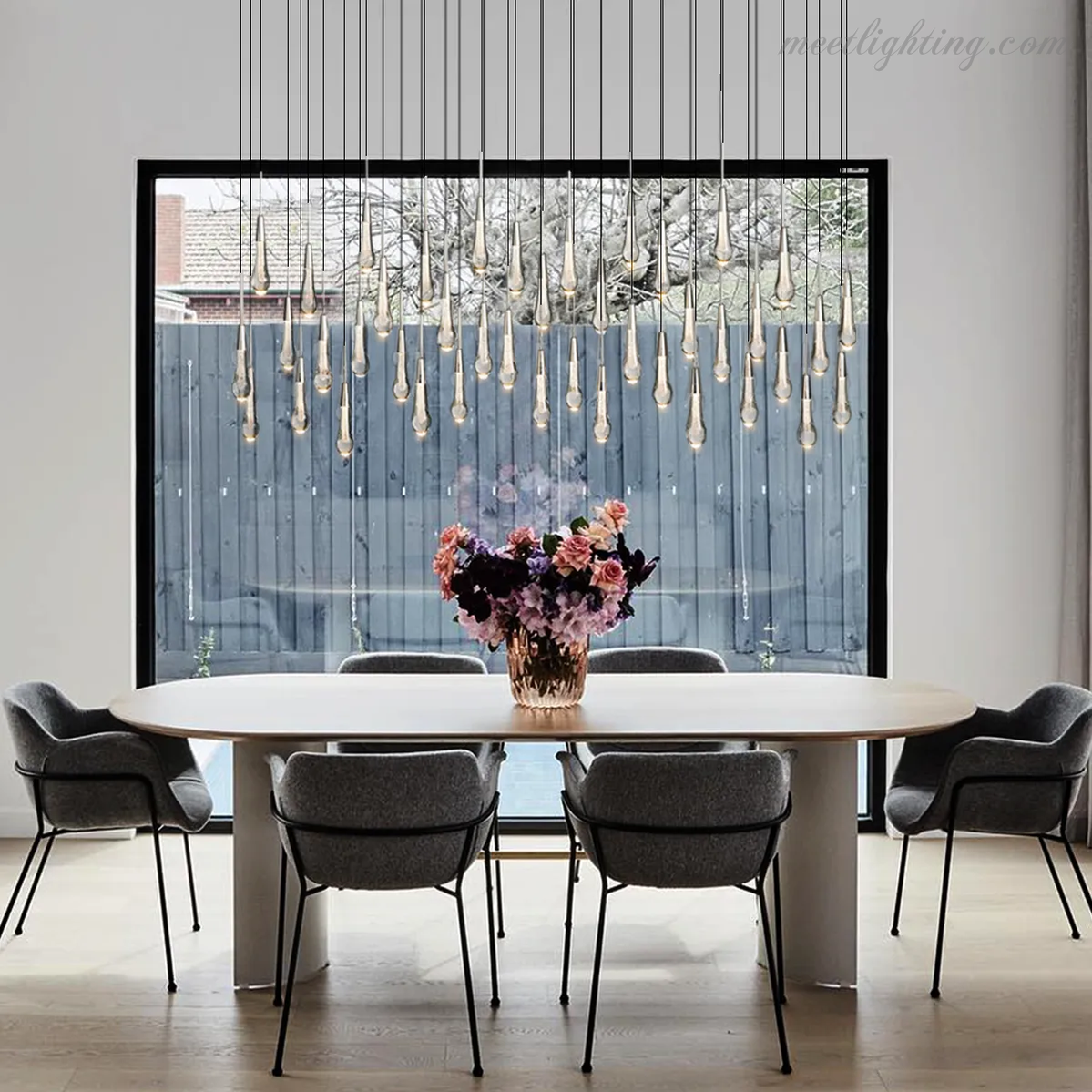 Lustre linéaire avec lampes LED réglables adapté à la salle à manger et à la cuisine en verre fabriqué à la main au design moderne | Sansoti
