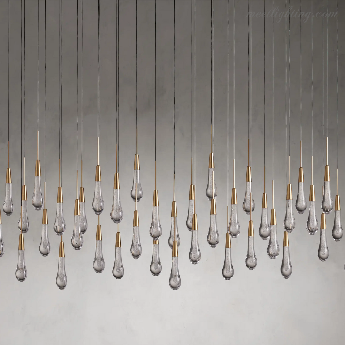 Lustre linéaire avec lampes LED réglables adapté à la salle à manger et à la cuisine en verre fabriqué à la main au design moderne | Sansoti
