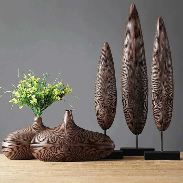 Decoratieve Gebeeldhouwde Vaas in Zandsteenstijl – Handgevormde Woondecoratie voor Bloemen & Styling | Sansoti