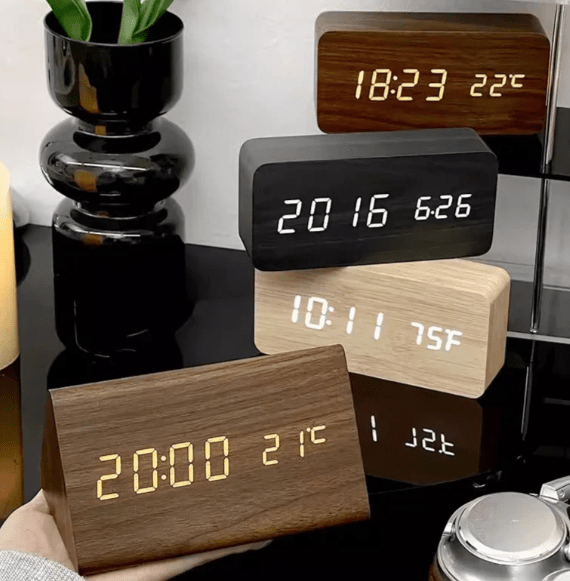 Réveil en Bois LED avec Activation Vocale & Design Minimaliste – Restfield