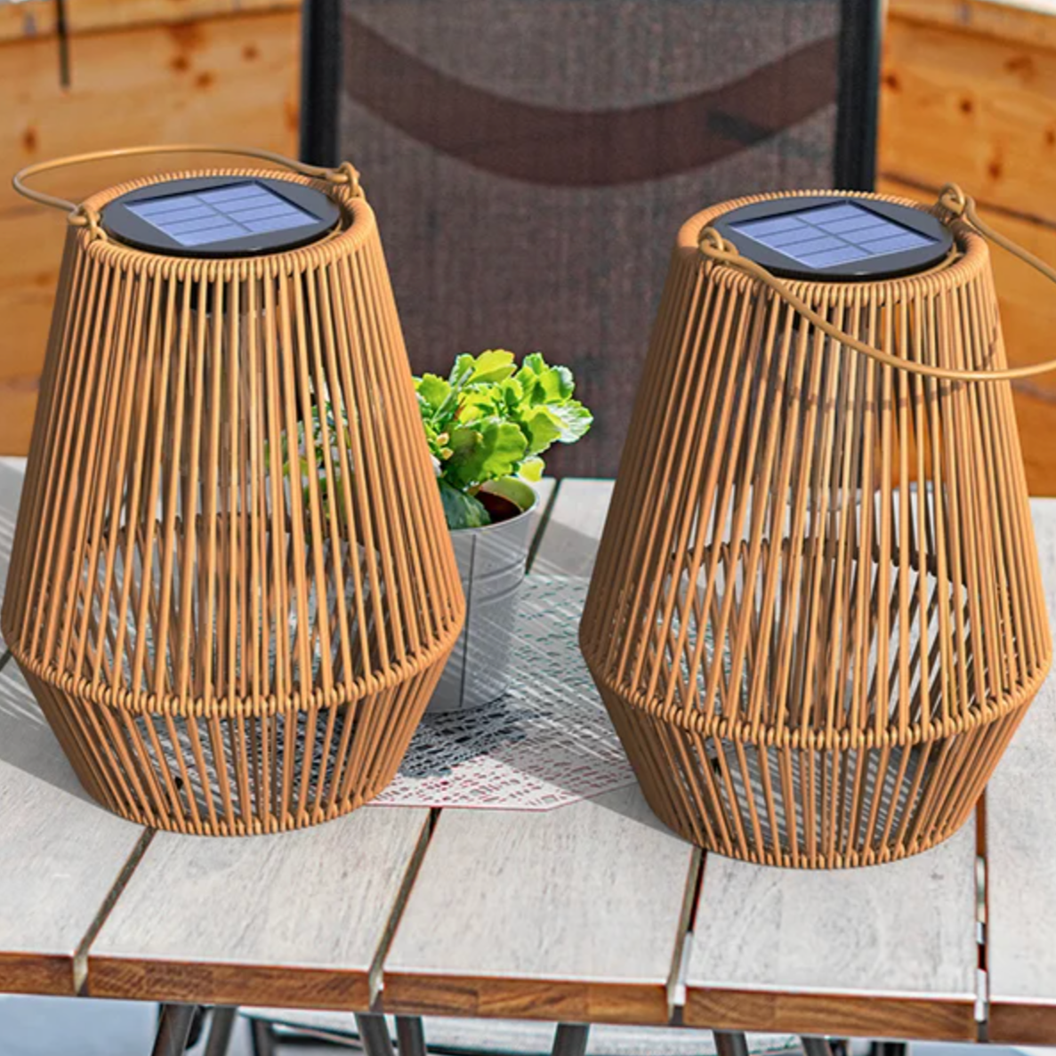Rotan Solar Lantaarn met LED Verlichting voor Tuin en Terras - Waterdicht IP65 met Automatische Schemersensor | Sansoti