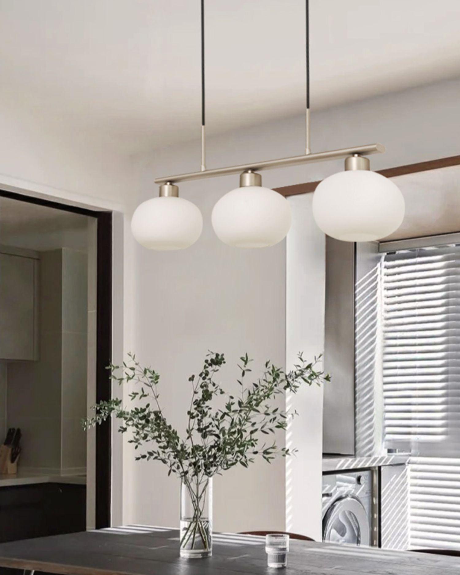Design Hanglamp met 3 Globe Kapjes - Stijlvolle Eetkamerverlichting voor Tafel en Kookeiland - Verstelbaar 150 cm - Nikkel of Goud - E26/E27 | Sansoti