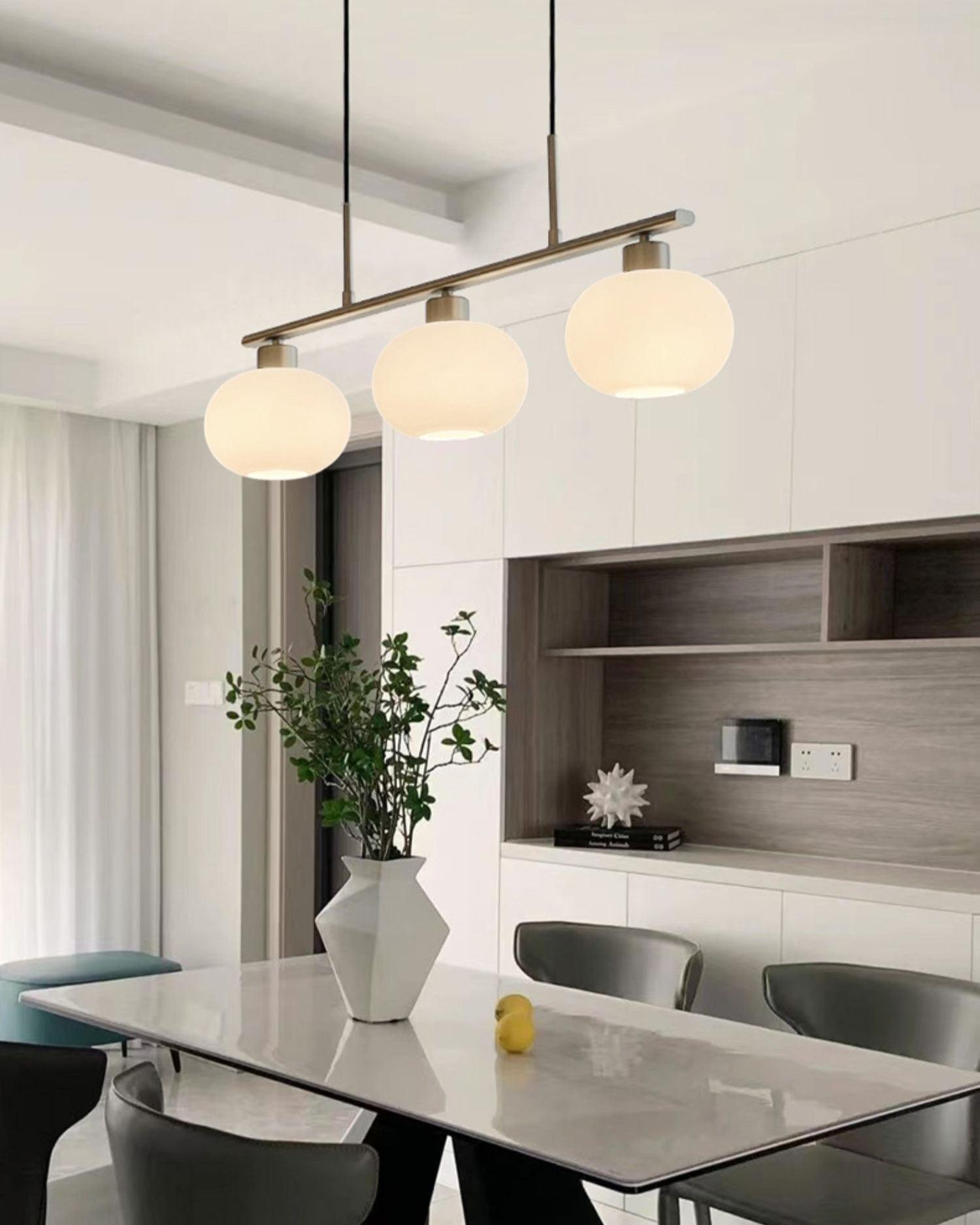 Design Hanglamp met 3 Globe Kapjes - Stijlvolle Eetkamerverlichting voor Tafel en Kookeiland - Verstelbaar 150 cm - Nikkel of Goud - E26/E27 | Sansoti