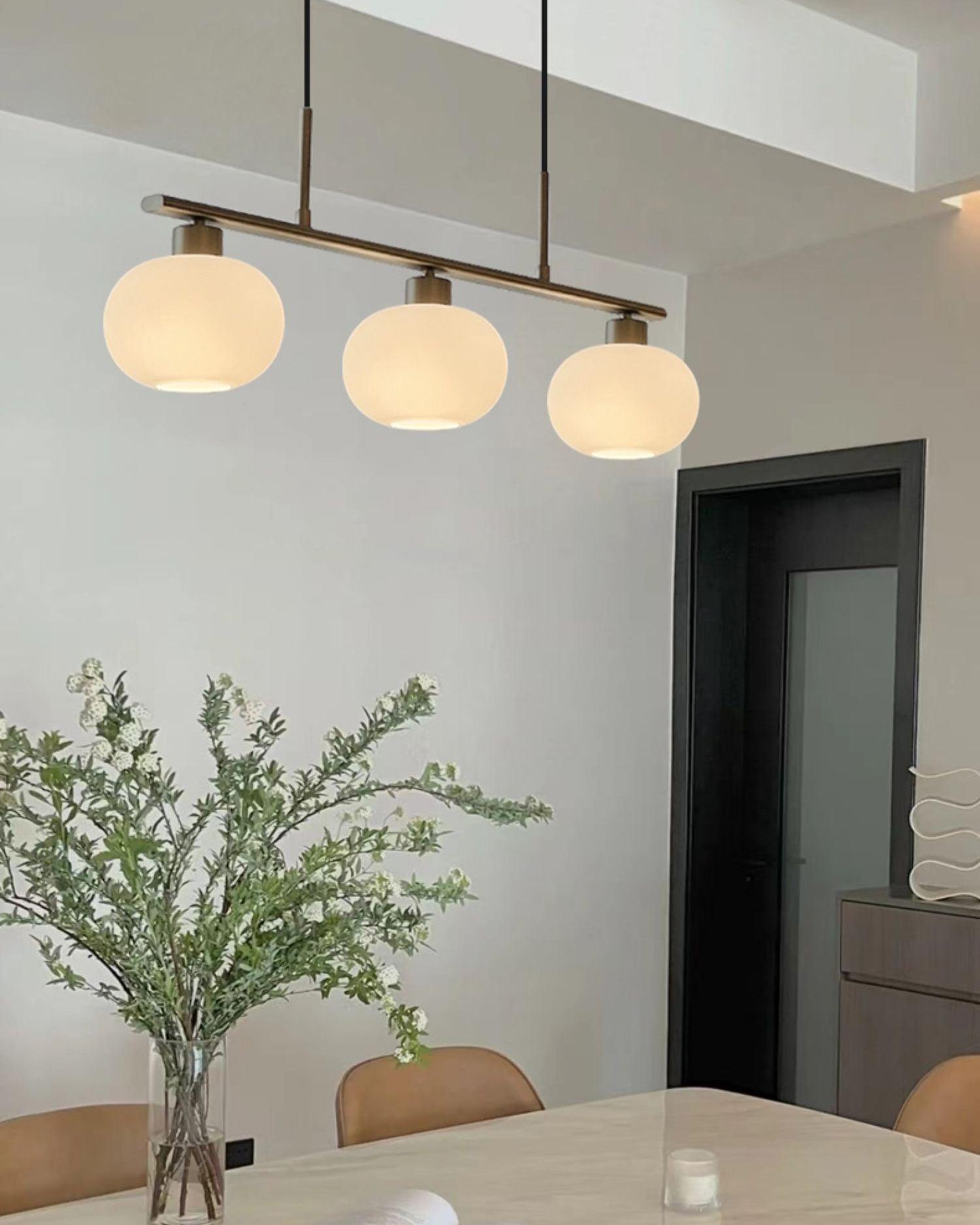 Design Hanglamp met 3 Globe Kapjes - Stijlvolle Eetkamerverlichting voor Tafel en Kookeiland - Verstelbaar 150 cm - Nikkel of Goud - E26/E27 | Sansoti