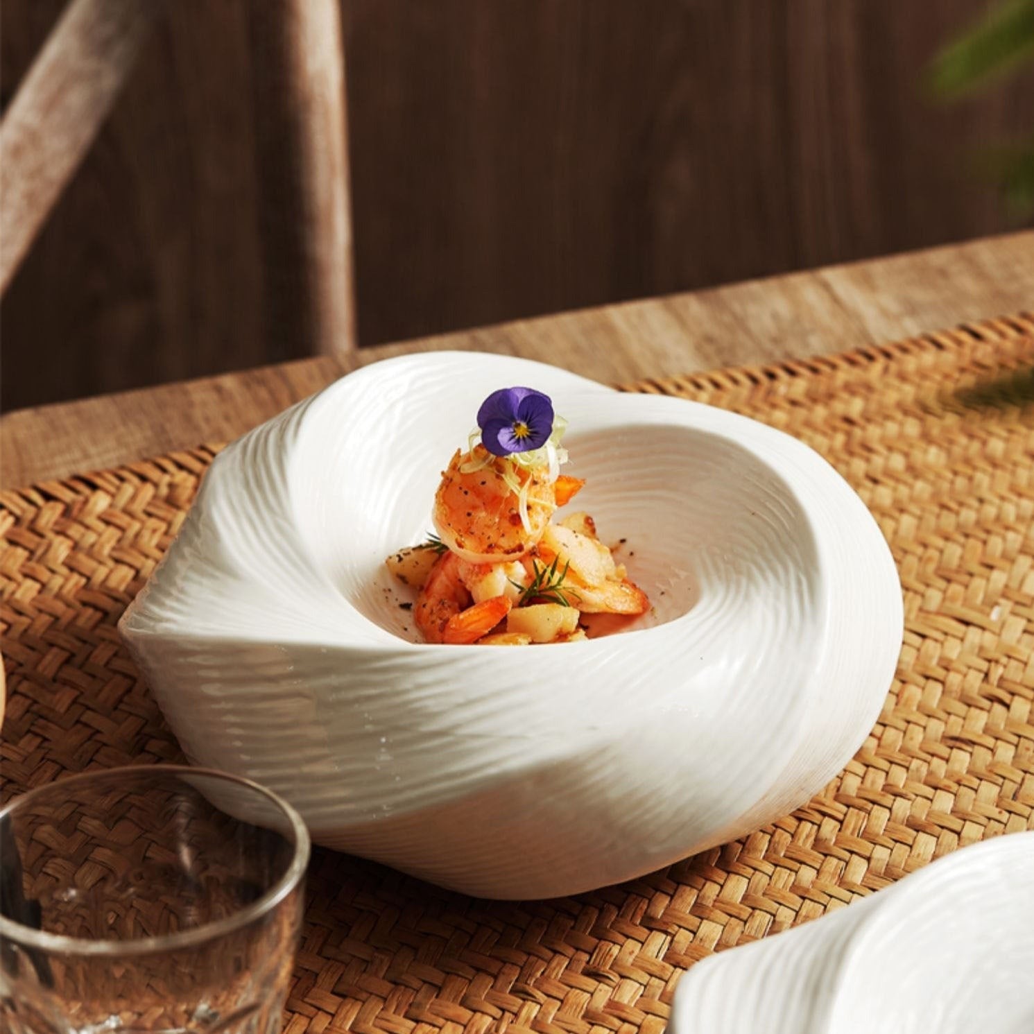 Keramische Kom met Spiraalpatroon – Handgemaakt Servies voor Salades en Pasta | Sansoti