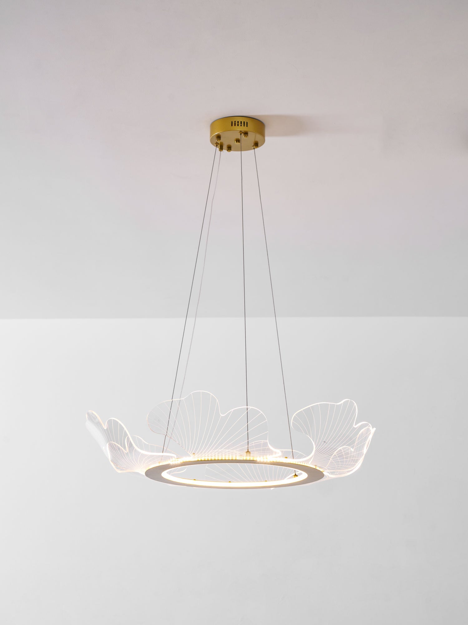 Moderne Kroonluchter met Bladmotief in Goud of Zilver – Organische Vorm met Verstelbare Kabel 150cm & Dimbare Optie – Geschikt voor Schuin Plafond | Sansoti