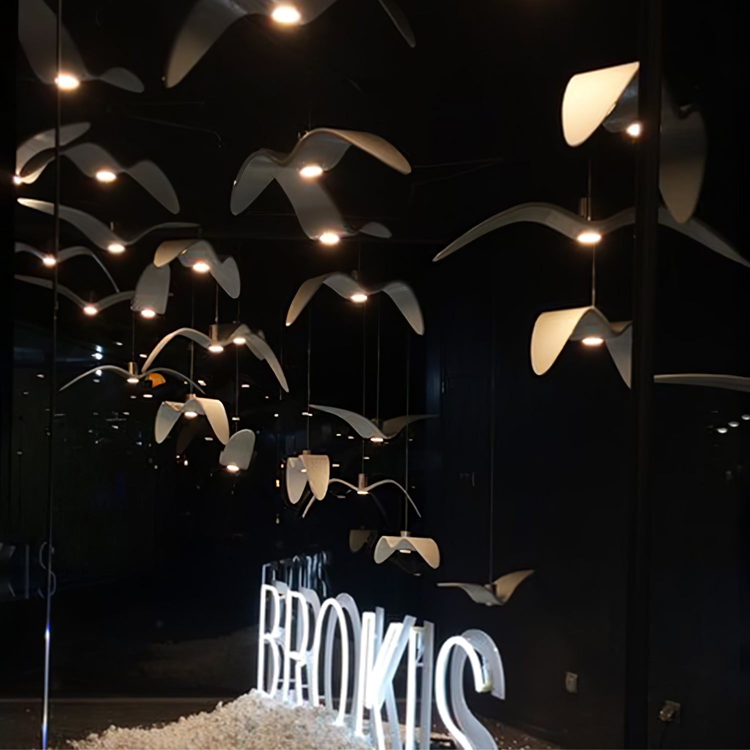 Suspension LED Design Oiseau Résine Aluminium Blanc Noir 3000K 4000K 6000K Salon Suspension Minimaliste Organique Plafonnier | Restfield