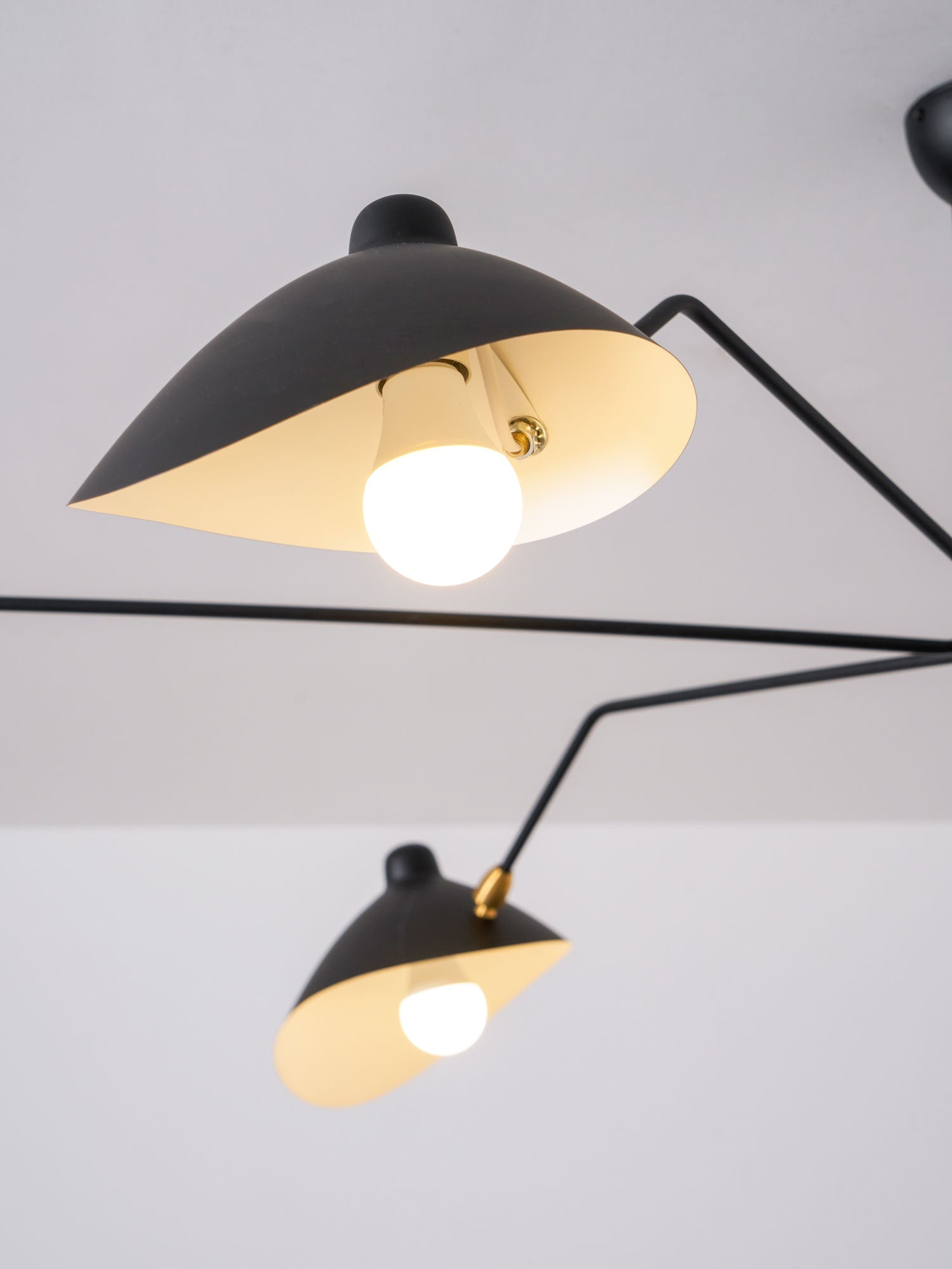 Plafondlamp Spider 3 Armen Mid-Century Modern Messing Verstelbaar Zwart Wit Grote Ruimte Restaurant Loft Stalen Armatuur Geïnspireerd Design | Sansoti