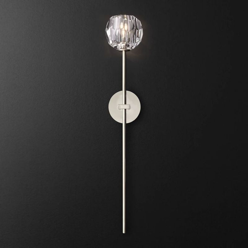 Applique murale en cristal avec boule en verre et finition en laiton pour un éclairage d’ambiance du salon, de la chambre et de l’entrée | Sansoti