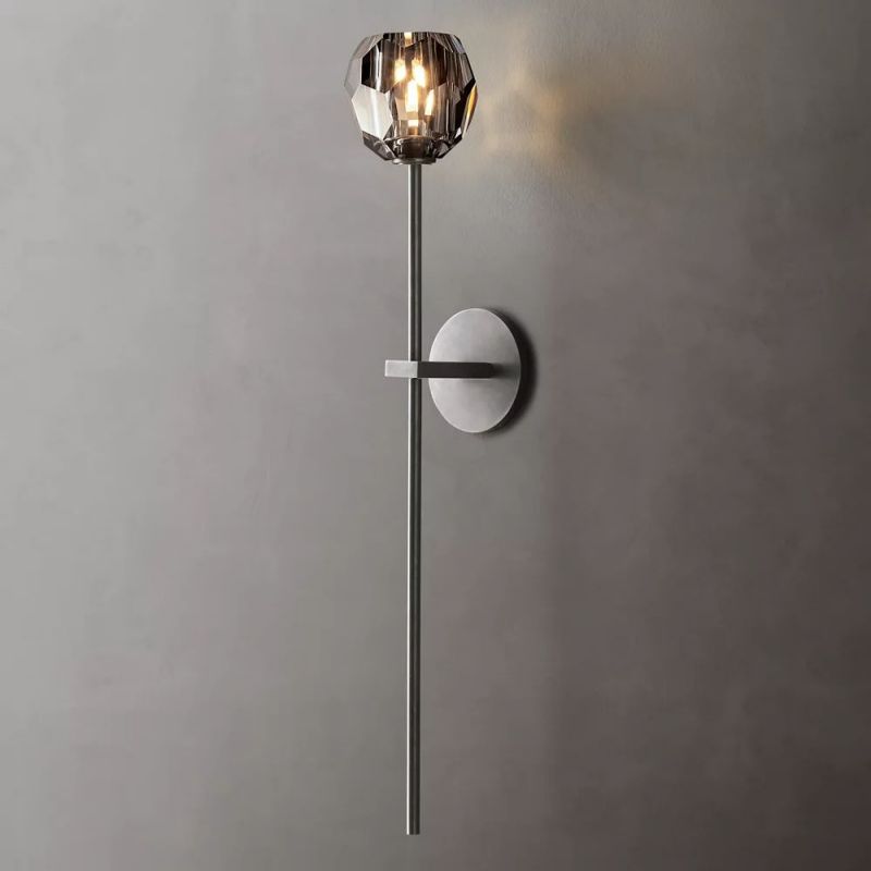 Applique murale en cristal avec boule en verre et finition en laiton pour un éclairage d’ambiance du salon, de la chambre et de l’entrée | Sansoti