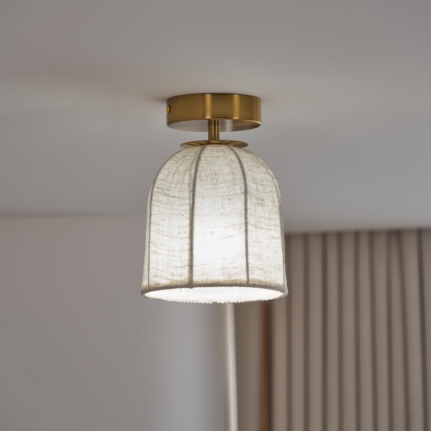 Linnen plafondlamp met gouden ijzeren frame rustiek design warm sfeerlicht voor slaapkamer woonkamer hal entree landelijk | Sansoti